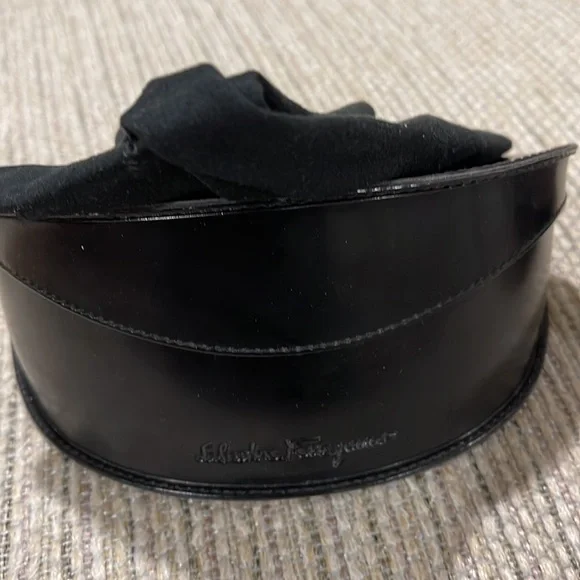 Salvatore Ferragamo women’s 
Sunglasses. - Picture 5 of 9